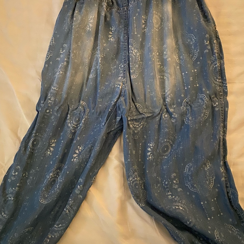 Jogger style printed pants, blue Jean color
